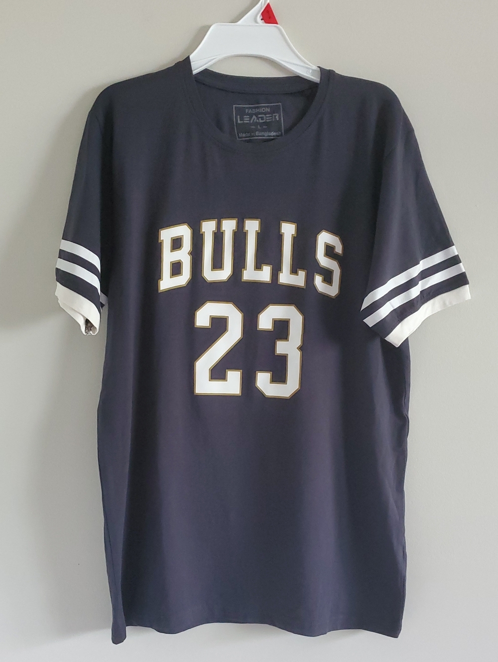 Bulls 23 Navy Short-Sleeve Crewneck Shirt Sz L Basketball Sporty Casual